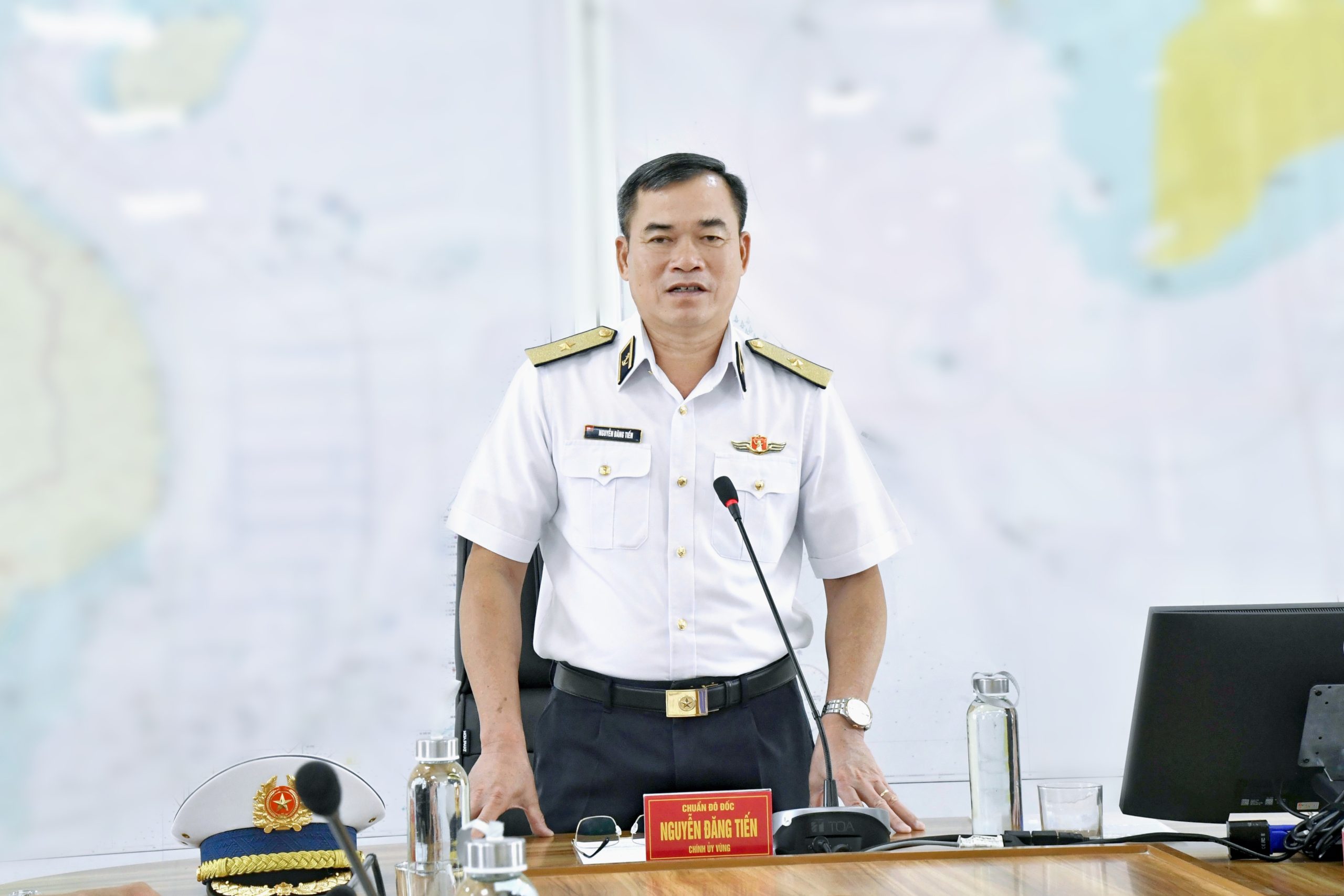 Chuẩn Đô đốc Nguyễn Đăng Tiến quán triệt nội dung kiểm tra Lữ đoàn 175.