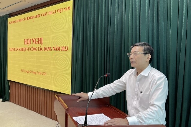 Ông Phạm Hữu Duệ - Phó Bí thư Đảng ủy, Trưởng Ban Tổ chức và Chính sách Liên hiệp Hội Việt Nam phát biểu trong hội nghị.