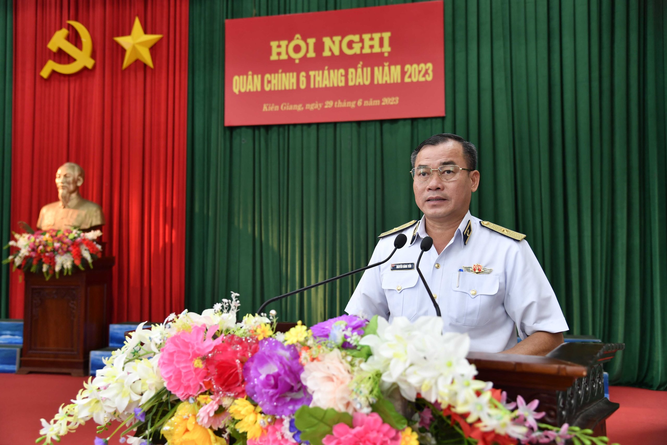 Chuẩn Đô đốc Nguyễn Đăng Tiến quán triệt nghị quyết lãnh đạo thực hiện nhiệm vụ 6 tháng cuối năm 2023.