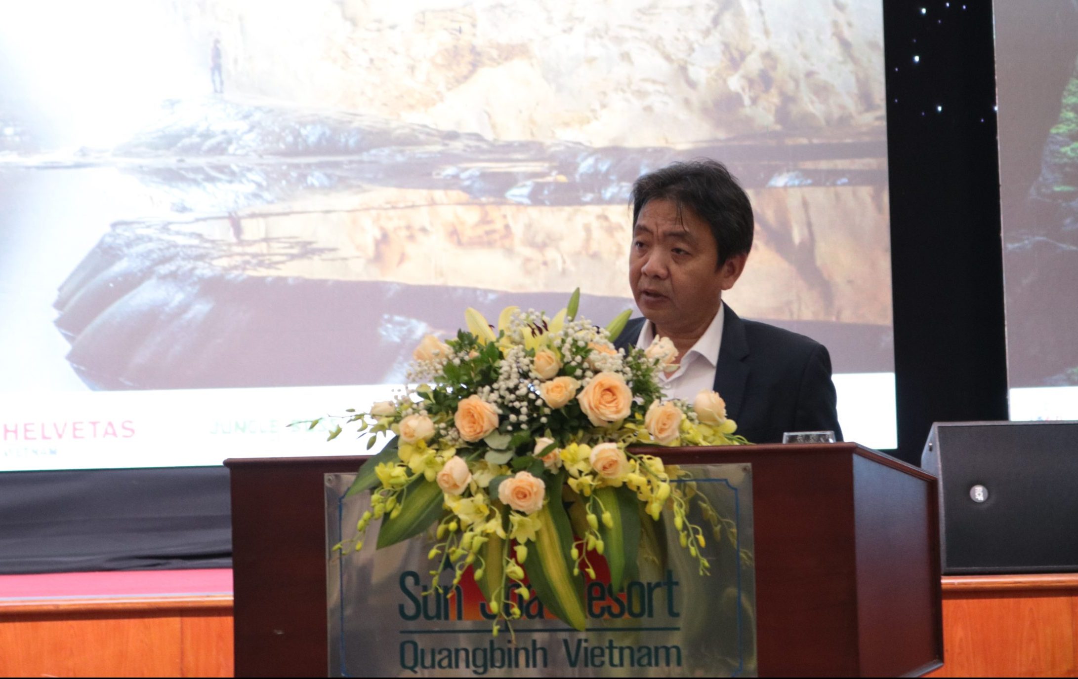 Thứ trưởng Bộ Văn hoá, Thể thao và Du lịch Hoàng Đạo Cương phát biểu tại hội thảo.