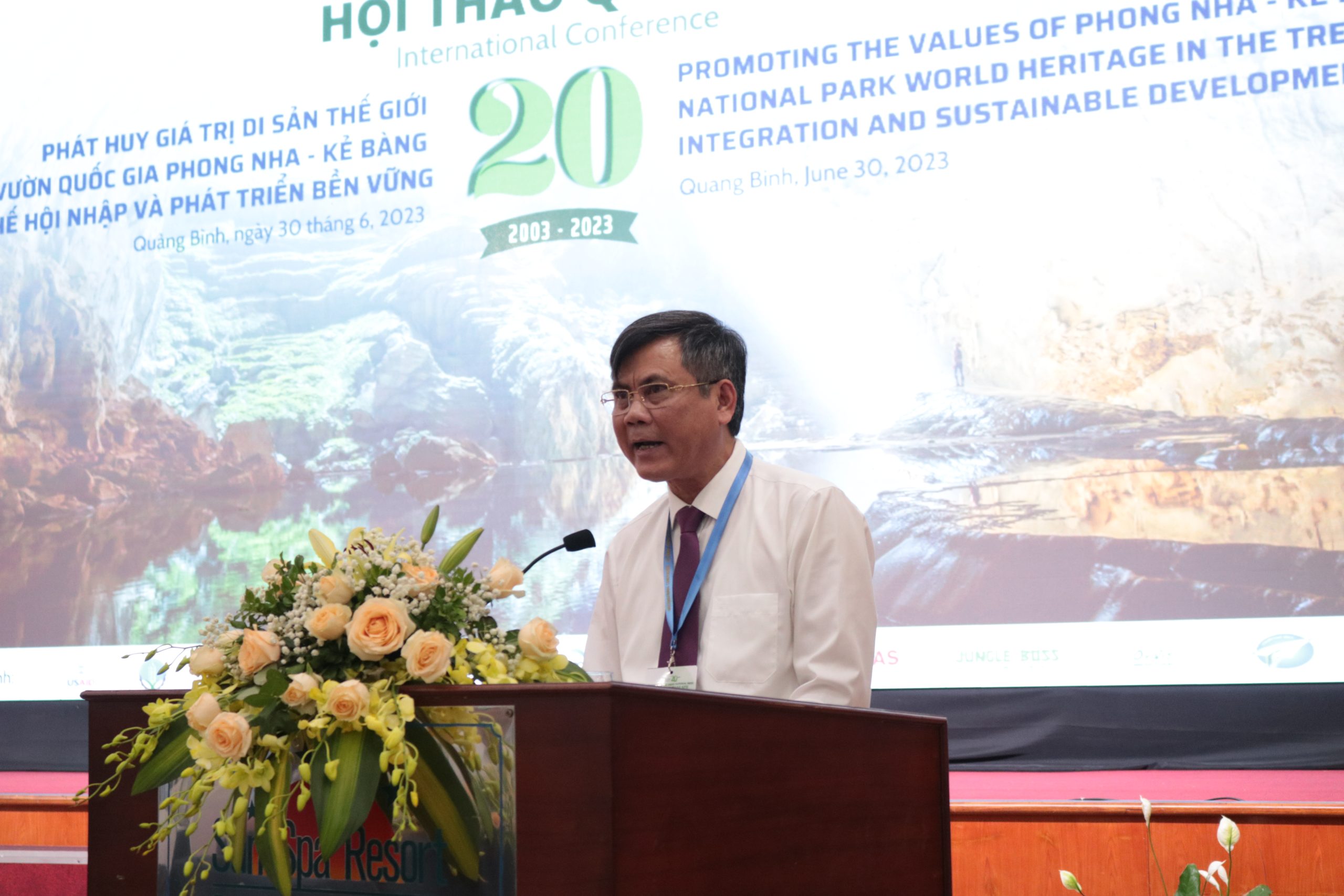 Chủ tịch UBND tỉnh Trần Thắng phát biểu chào mừng và khai mạc hội thảo.