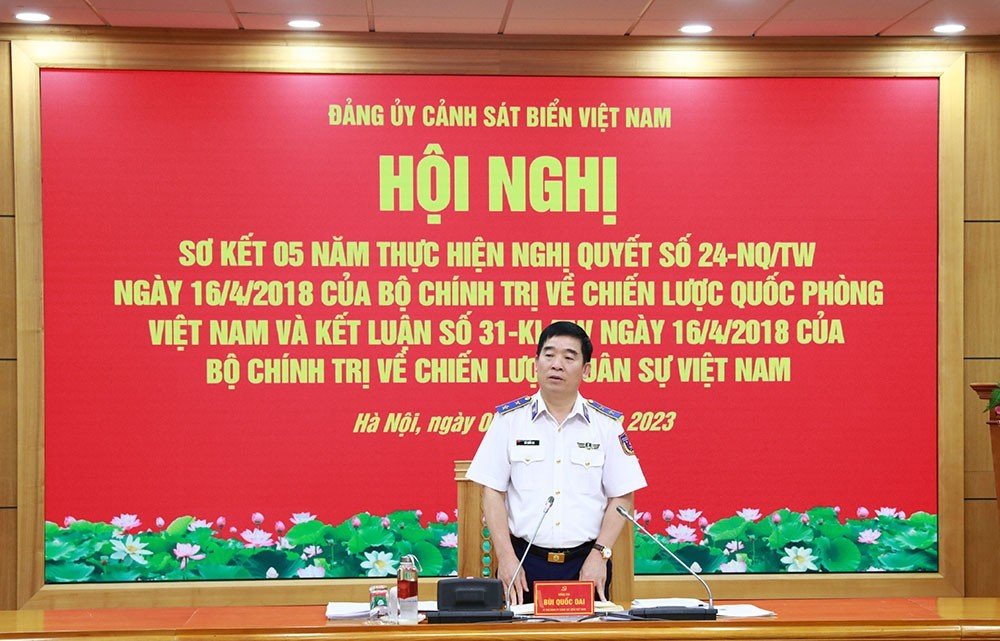 Trung tướng Bùi Quốc Oai, Bí thư Đảng ủy, Chính ủy Cảnh sát biển chủ trì hội nghị.