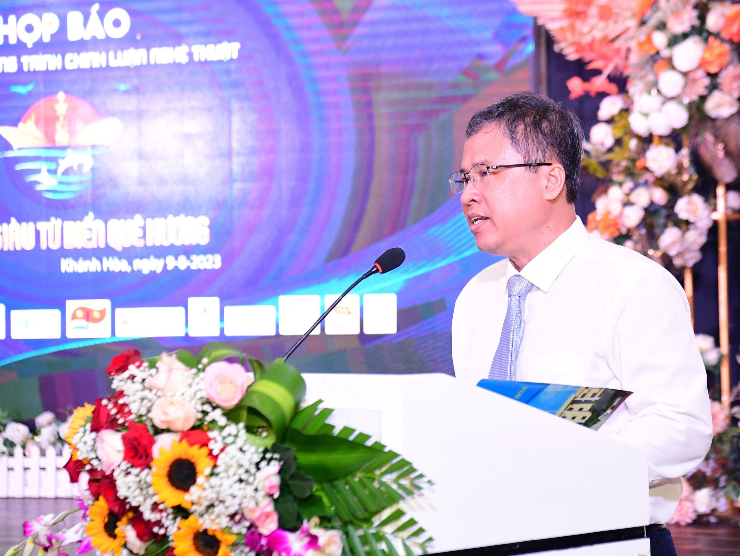 Ông Trần Hòa Nam, Phó chủ tịch UBND tỉnh Khánh Hòa phát biểu trong buổi họp báo.