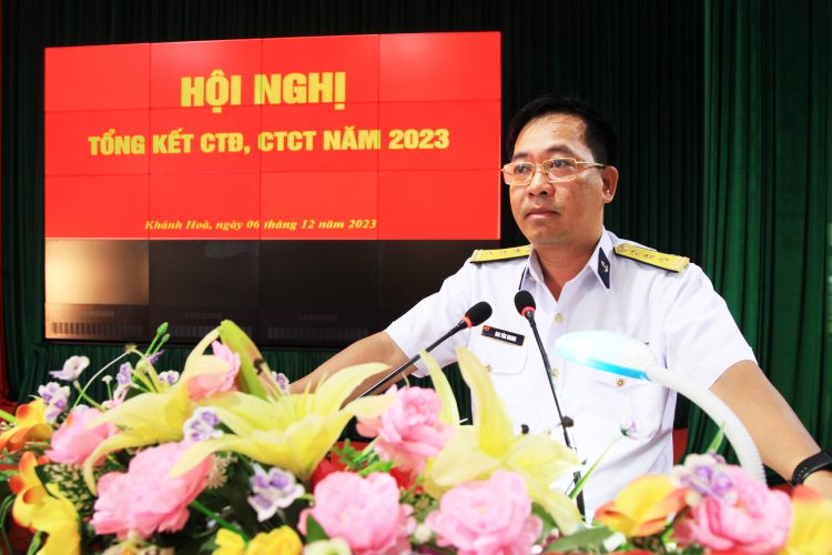 Thượng tá Mai Văn Doanh, Bí thư Đảng ủy, Chính ủy Lữ đoàn kết luận hội nghị