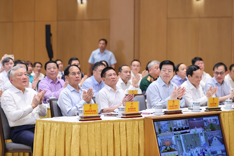 Thủ tướng phát động đợt thi đua cao điểm lập thành tích chào mừng Đại hội XIV của Đảng- Ảnh 3.