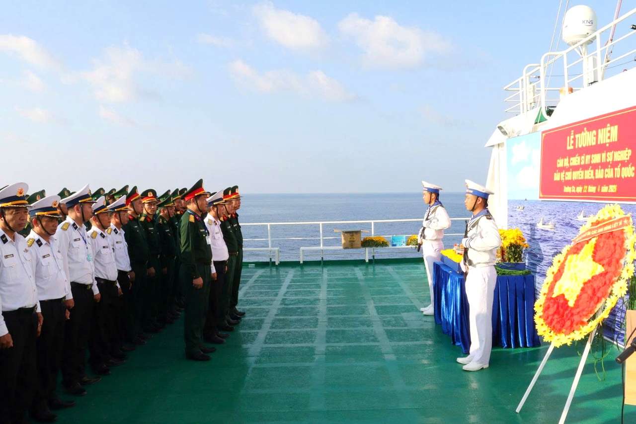 Đoàn công tác số 4 hoàn thành chuyến thăm Đặc khu Trường Sa và Nhà giàn DK1 an toàn, ý nghĩa