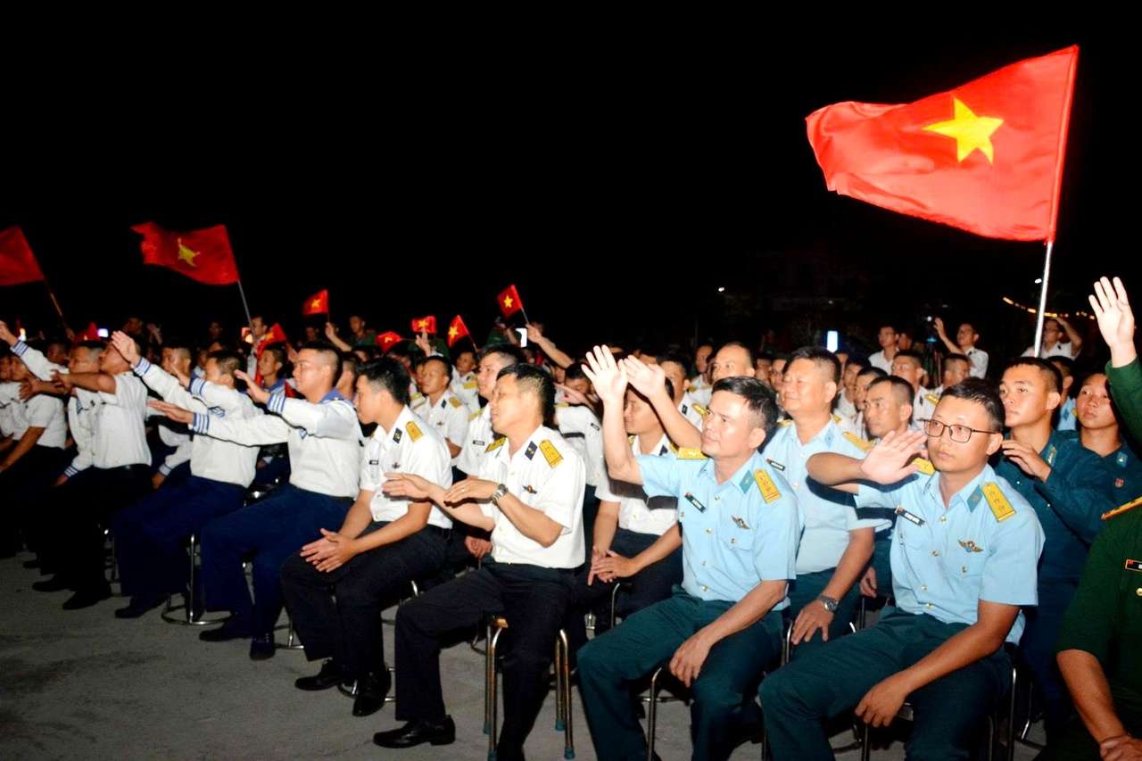 Đoàn công tác số 4 hoàn thành chuyến thăm Đặc khu Trường Sa và Nhà giàn DK1 an toàn, ý nghĩa