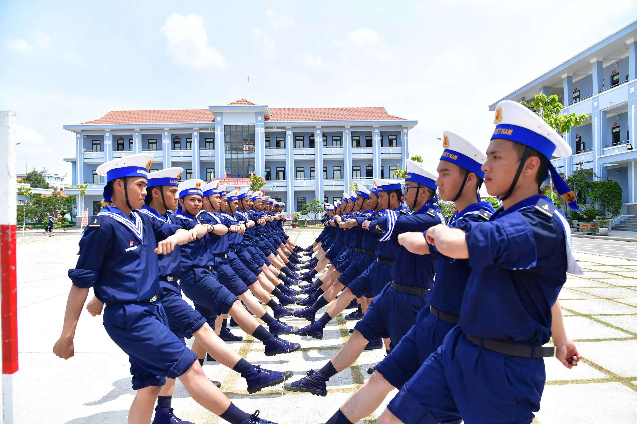 Dấu mốc trên hành trình trưởng thành của những chàng trai tuổi đôi mươi