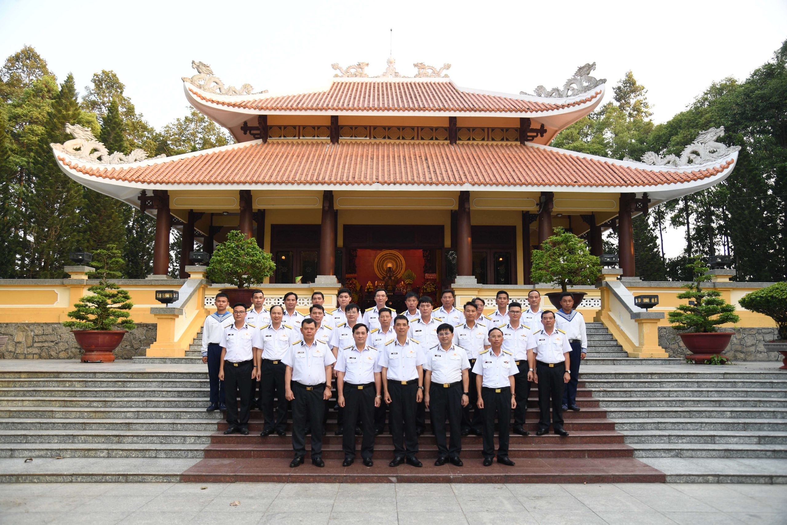 Phó Đô đốc Nguyễn An Phong dâng hương tưởng niệm Chủ tịch Tôn Đức Thắng tại An Giang