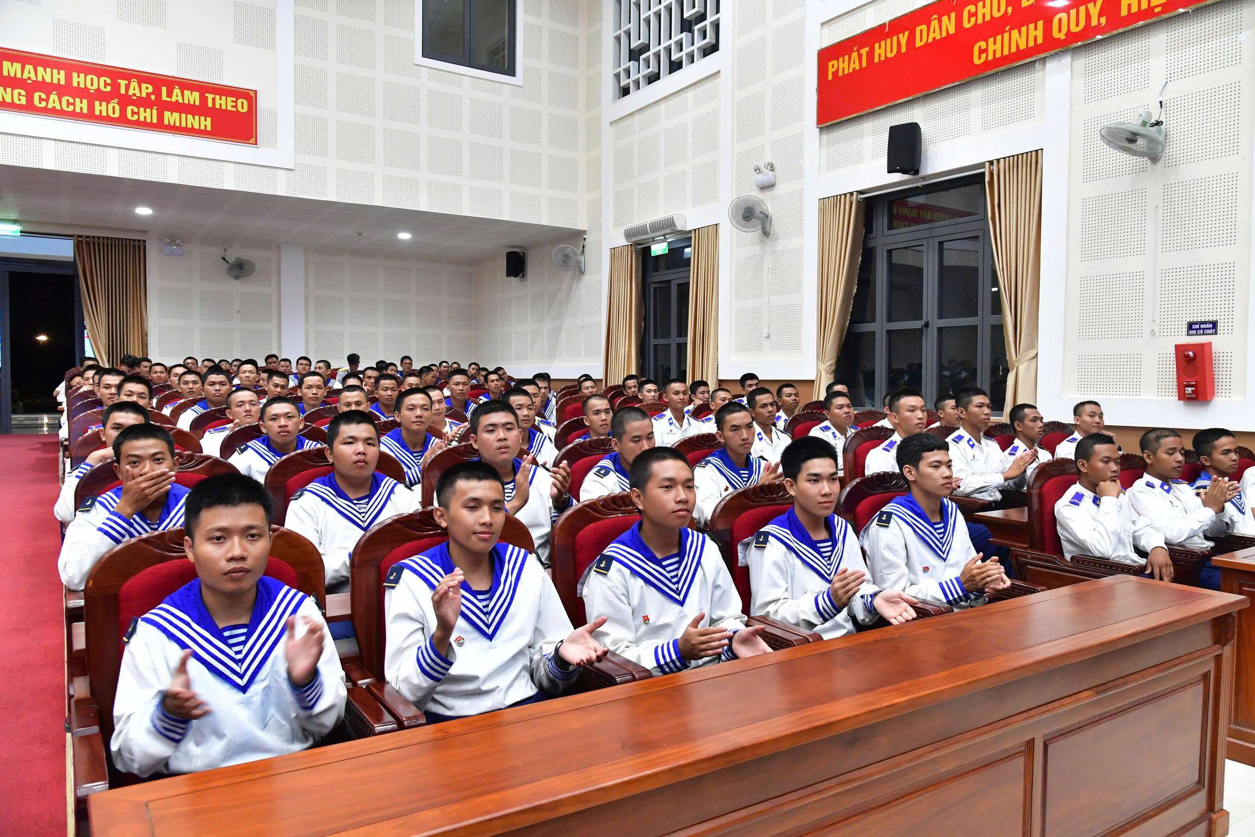 Dấu mốc trên hành trình trưởng thành của những chàng trai tuổi đôi mươi