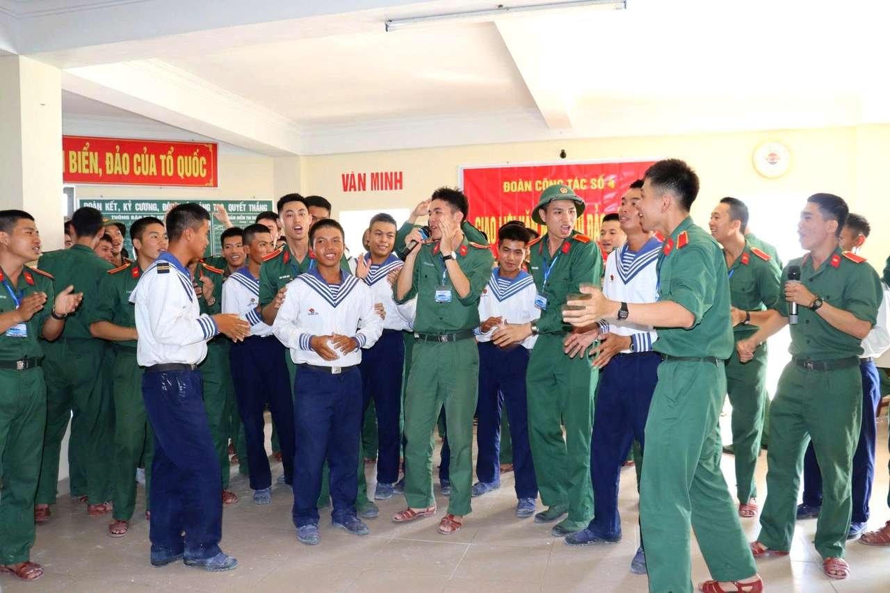 Đoàn công tác số 4 hoàn thành chuyến thăm Đặc khu Trường Sa và Nhà giàn DK1 an toàn, ý nghĩa