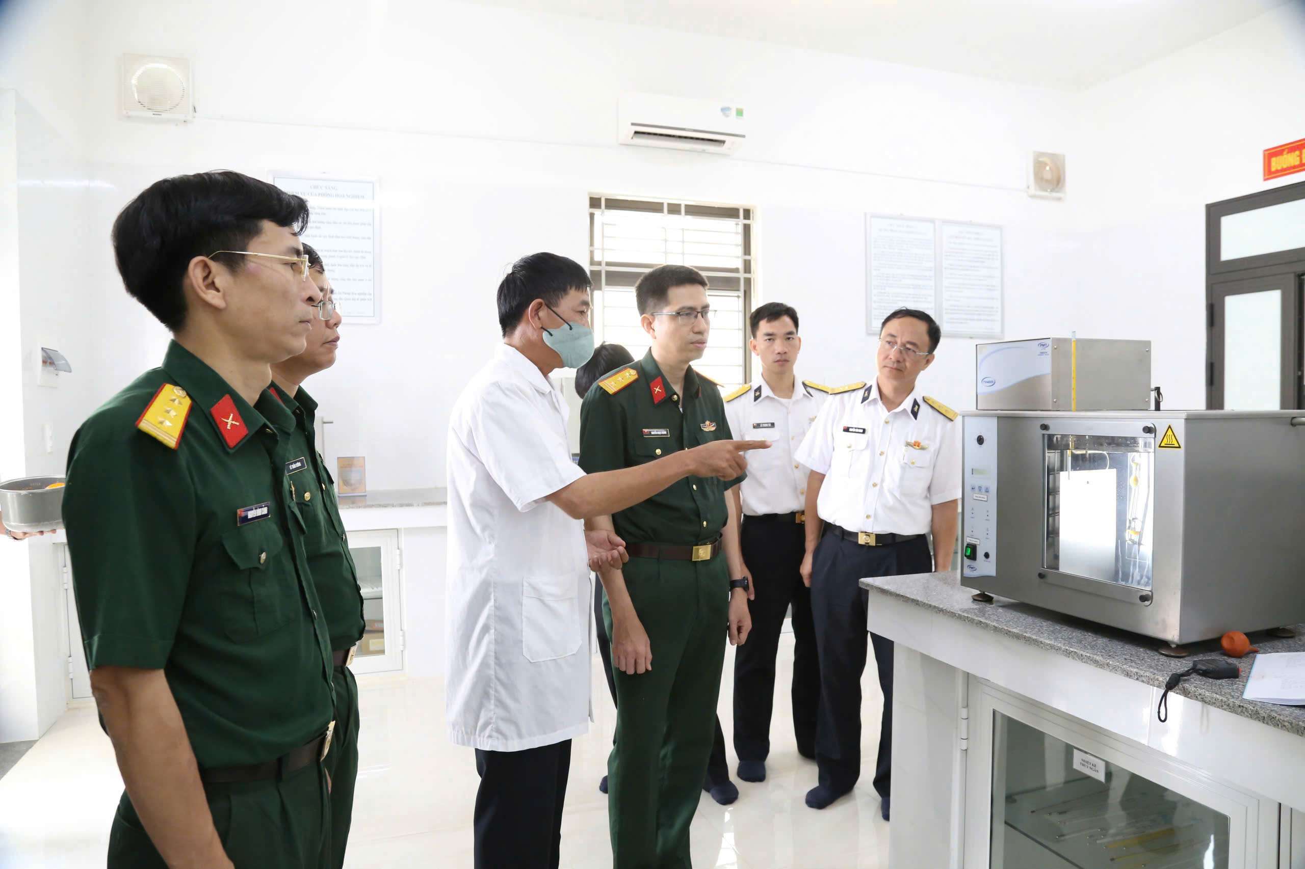 Vùng 4 Hải quân đánh giá năng lực cơ sở đo lường – chất lượng tại Kho 712