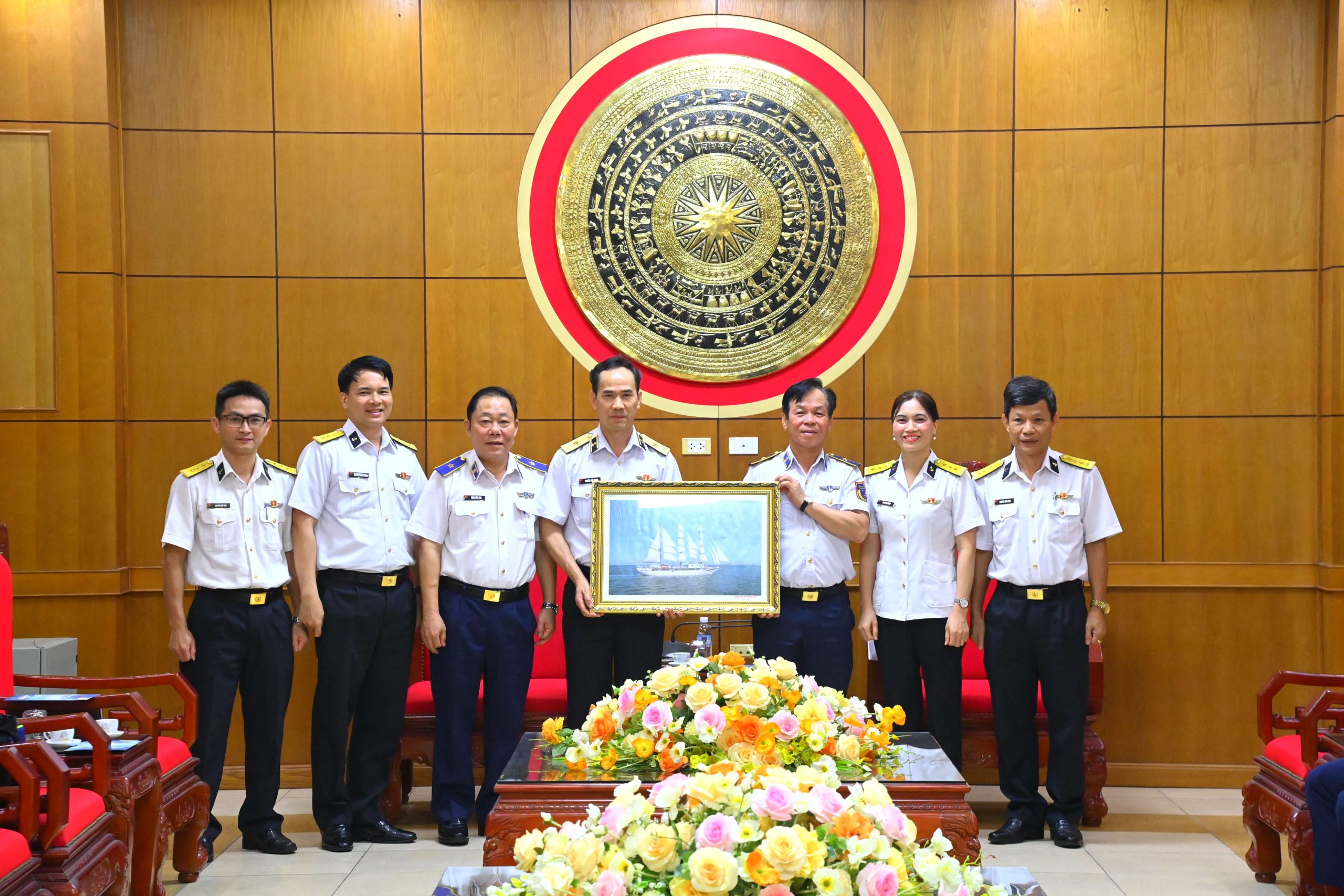 Học viện Hải quân và Vùng Cảnh sát biển 1 tọa đàm nâng cao hiệu quả phối hợp bảo vệ chủ quyền biển, đảo