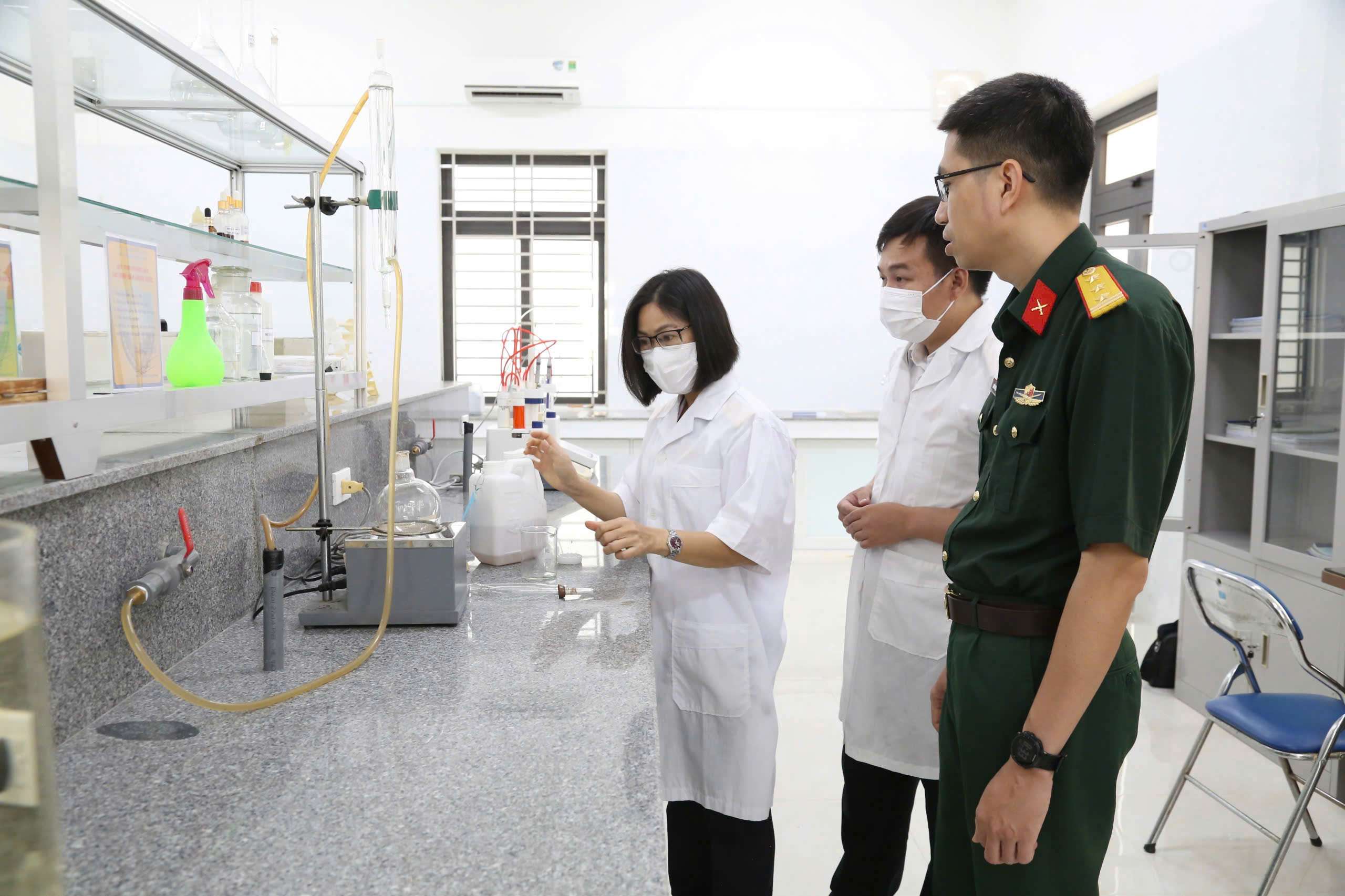 Vùng 4 Hải quân đánh giá năng lực cơ sở đo lường – chất lượng tại Kho 712