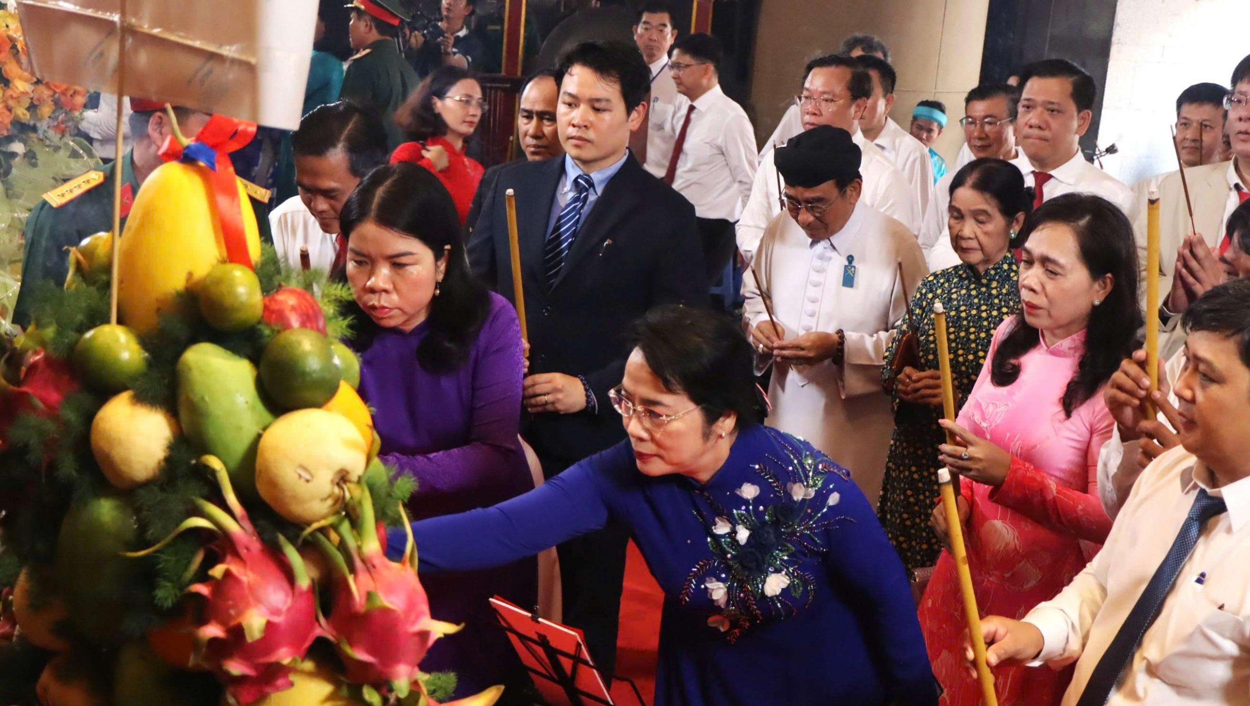 Chính quyền TP. HCM cùng người dân đồng lòng hướng về ngày Quốc tổ